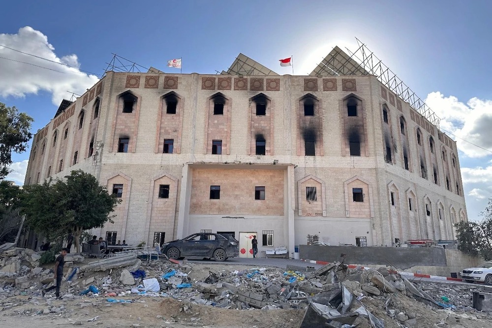 Ilustrasi gedung rumah sakit dengan teks Kemenkes Rp1,39 triliun untuk renovasi dan pembangunan